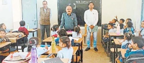 संविधान प्रश्नोत्तरी में स्टूडेंट्स ने दिए जवाब, रंगोली-गुलदस्ता स्पर्धा भी 