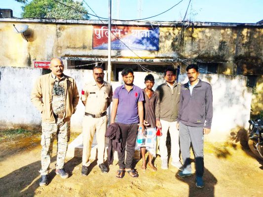 रंजिश में युवक की कुल्हाड़ी से वार कर हत्या, दो गिरफ्तार