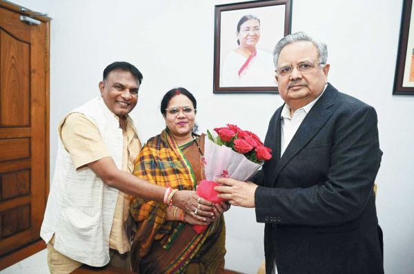 भाजपा की ऐतिहासिक जीत पर रमन को दी बधाई