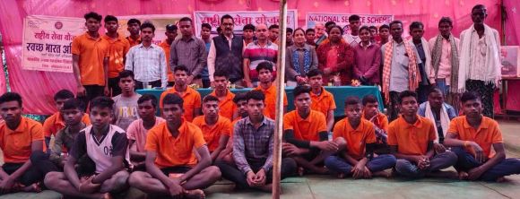 एनएसएस कैम्प में बच्चों को दी कानूनी जानकारी 