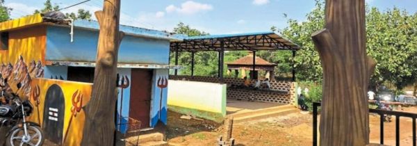 पिकरी मुक्तिधाम को बदहाली से कब मिलेगी मुक्ति, जहां जंगली घास और गंदे पानी का जमावड़ा