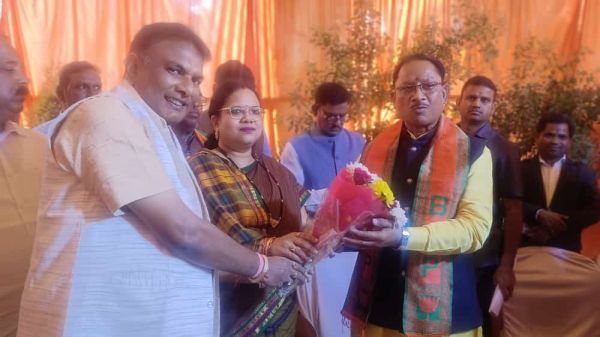 विष्णु देव साय को मुख्यमंत्री घोषित किए जाने पर भाजपा नेताओं ने दी बधाई 