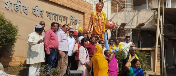 शहीद वीर नारायण सिंह के शहादत दिवस पर समाज ने दी श्रद्धांजलि