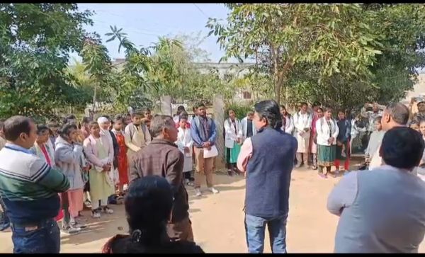 प्रोत्साहन राशि मांगने पहुंची महिला सीएचओ को मिली फटकार, एक हुई बेहोश, जिला अस्पताल में भर्ती