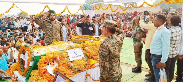 नम आंखों से जवान को दी अंतिम विदाई