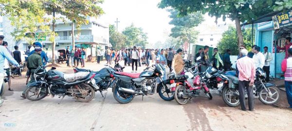  ट्रक ने बाइक को मारी टक्कर, 3 मौतें