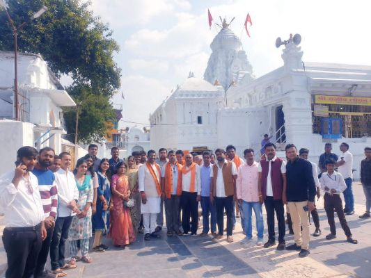 राजिम के मंदिरों में विधायक रोहित साहू ने लिया आशीर्वाद