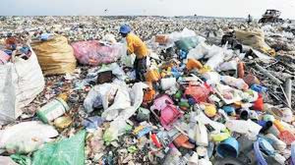 सिंगल यूज पॉलीथिन बैन बेअसर, नगर के आउटर में पॉलीथिन का पहाड़