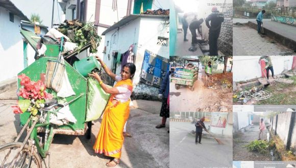 स्वच्छाग्रहियों द्वारा डोर टू डोर कचरा संग्रहण