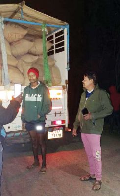 अवैध परिवहन करते 61 कट्टा धान पिकअप सहित जब्त