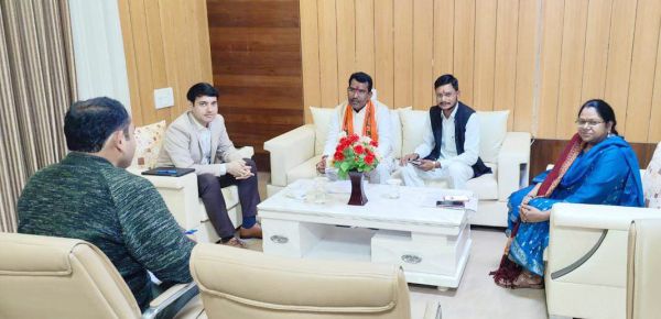 विकसित भारत संकल्प यात्रा, नव निर्वाचित विधायक ने ली बैठक