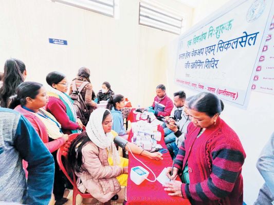 नि:शुल्क चिकित्सा शिविर, विद्यार्थियों ने भी करवाई जांच