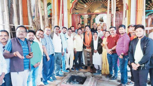 विधायक इंद्र कुमार पहुंचे वार्डों में, लोगों से की भेंट मुलाकात