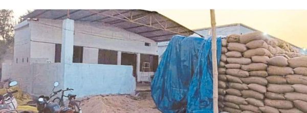 जिले के 42 धान खरीदी केंद्रों में नहीं बन पाए किसान कुटीर, चार माह में बनना था पर डेढ़ साल में भी अधूरे
