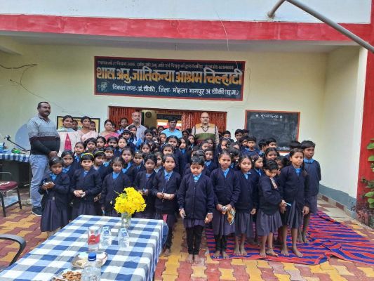 पालक बनकर कन्या आश्रम पहुंचे कलेक्टर