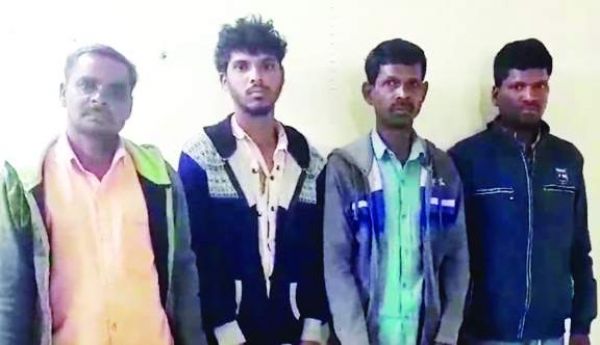 बम विस्फोट में शामिल  4 नक्सली गिरफ्तार
