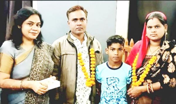 पति-पत्नी में समझौता कराकर परिवार को टूटने से बचाया 