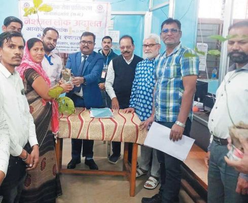 लोक अदालत में सैकड़ों प्रकरणों का निपटारा