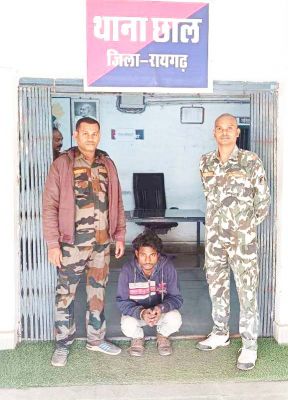 कॉलरी क्षेत्र में लोहे के एंगल चोरी करते एक पकड़ाया