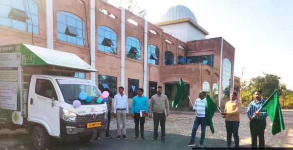 फसल बीमा योजना रथ रवाना