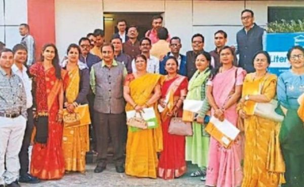 राज्य स्तरीय बाल साहित्य सेमिनार में बाल साहित्यों का प्रदर्शन हुआ