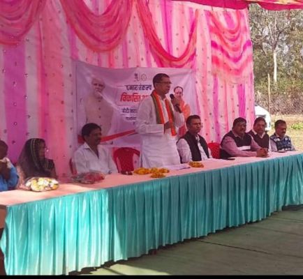 पूर्व विधायक जंघेल ने विकसित भारत संकल्प यात्रा का किया शुभारंभ
