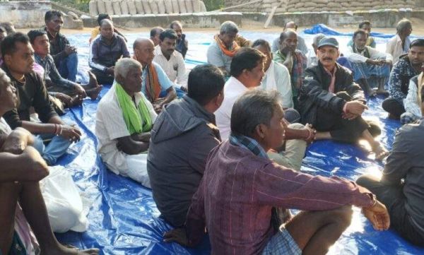 रेलवे प्रभावित क्षेत्र में जल जंगल जमीन बचाने ग्रामीण हो रहे लामबंद  