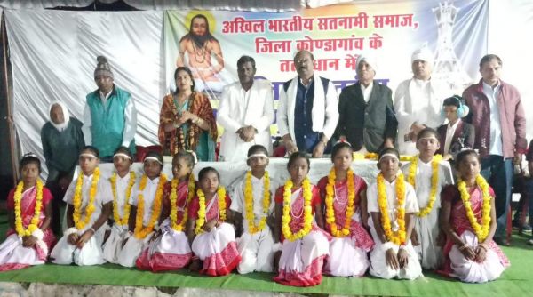 सतनामी समाज ने मड़ानार विद्यालय को किया सम्मानित 