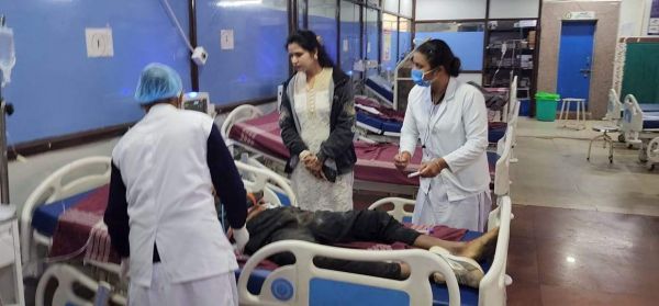 बाइक पेड़ से टकराई, एक छात्र की मौत, दूसरा गंभीर