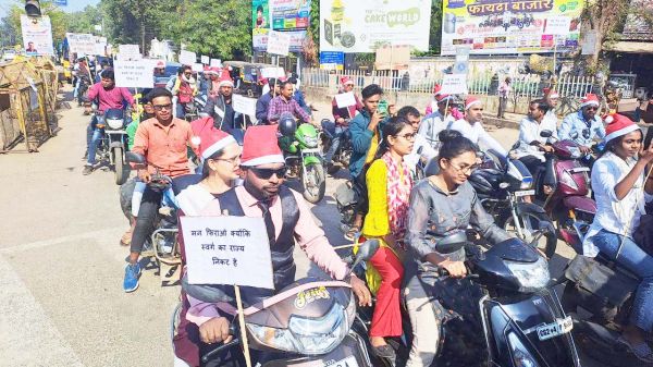 क्रिसमस: बाईक रैली निकाली गई