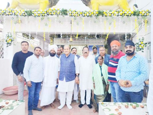 पूर्व विधायक धनेन्द्र साहू ने की गद्दी पूजा