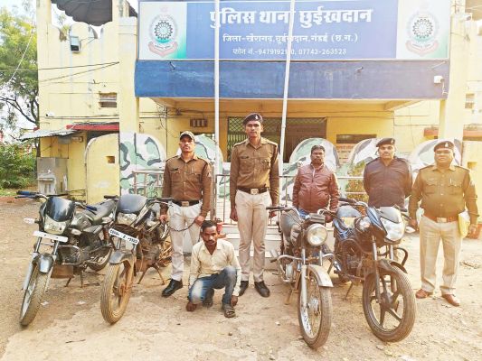 शराब दुकान व अन्य जगहों से 4 बाइक चोरी, गिरफ्तार