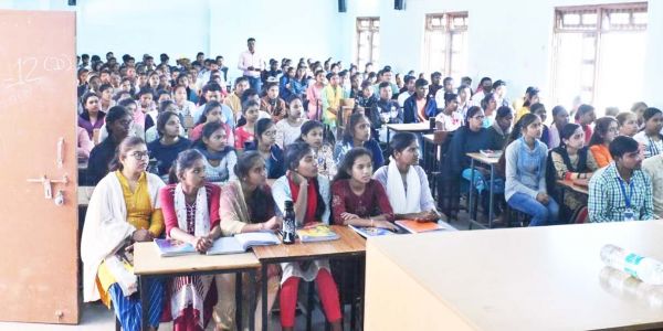 अब जिले में ही प्रतियोगी परीक्षा की नि:शुल्क तैयारी कर पाएँगे विद्यार्थी