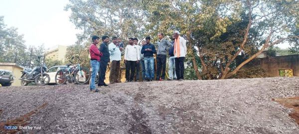 साढ़े 4 साल बाद भी सडक़ अधूरा, लोगों में आक्रोश