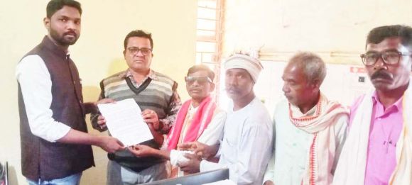 सूखा अकाल पीडि़त किसानों ने की  कर्ज माफी व क्षतिपूर्ति राशि की मांग 
