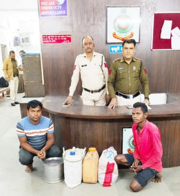 शराब संग 2 आरोपी गिरफ्तार