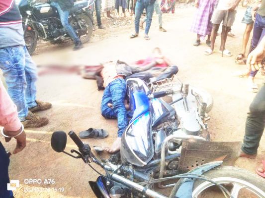 ट्रैक्टर-मोटरसाइकिल भिड़ंत, दो मौतें, एक घायल