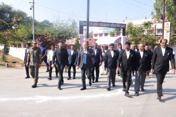 हाईकोर्ट के मुख्य न्यायाधीश ने किया जिला न्यायालय का  निरीक्षण