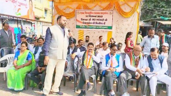कांगे्रस ने दिया स्टेशन चौक  में एक दिवसीय धरना