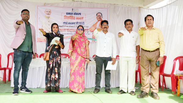  योजनाओं का लाभ उठाने ग्रामीणों को किया प्रेरित