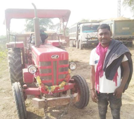 अवैध परिवहन, रेत से भरी  3 ट्रैक्टर-ट्रॉलियां जब्त