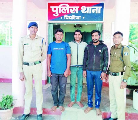 बंद गुड़ फैक्ट्री में लाखों की चोरी,  नाबालिग समेत 4 गिरफ्तार