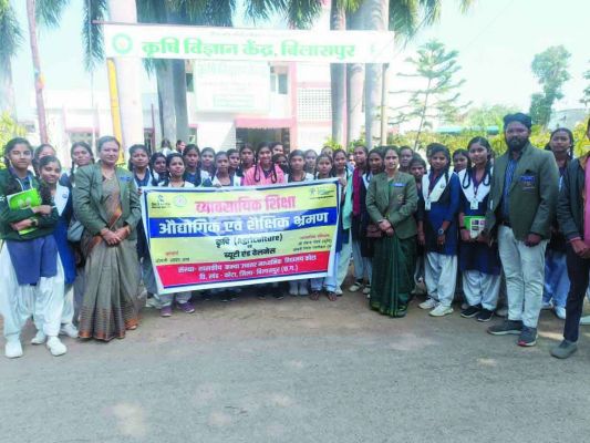 कृषि विद्यार्थियों ने किया शैक्षणिक भ्रमण