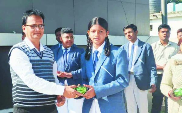 आत्मानंद स्कूल में क्विज स्पर्धा
