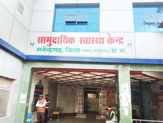 लैब टेक्नीशियन के पास 10 से अधिक प्रभार, कलेक्टर से शिकायत