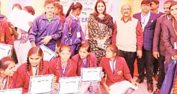 गणित, विज्ञान व कला प्रदर्शनी के साथ सांस्कृतिक कार्यक्रम