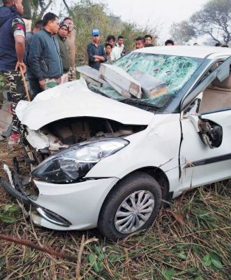 कार से टक्कर, बाइक चालक की मौत, दो घायल