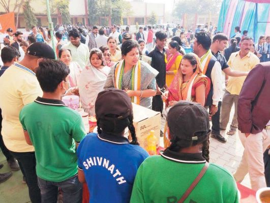 आनंद मेला, पकवानों से महका स्कूल