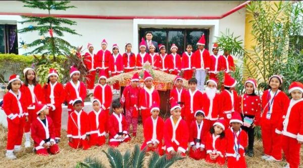अशोका पब्लिक स्कूल में क्रिसमस डे मना 