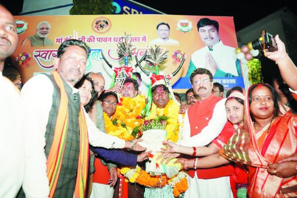 प्रदेश अध्यक्ष किरण देव व कैबिनेट  मंत्री केदार कश्यप का स्वागत   